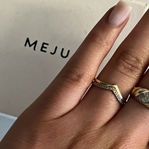 Mejuri wishbone stacker set